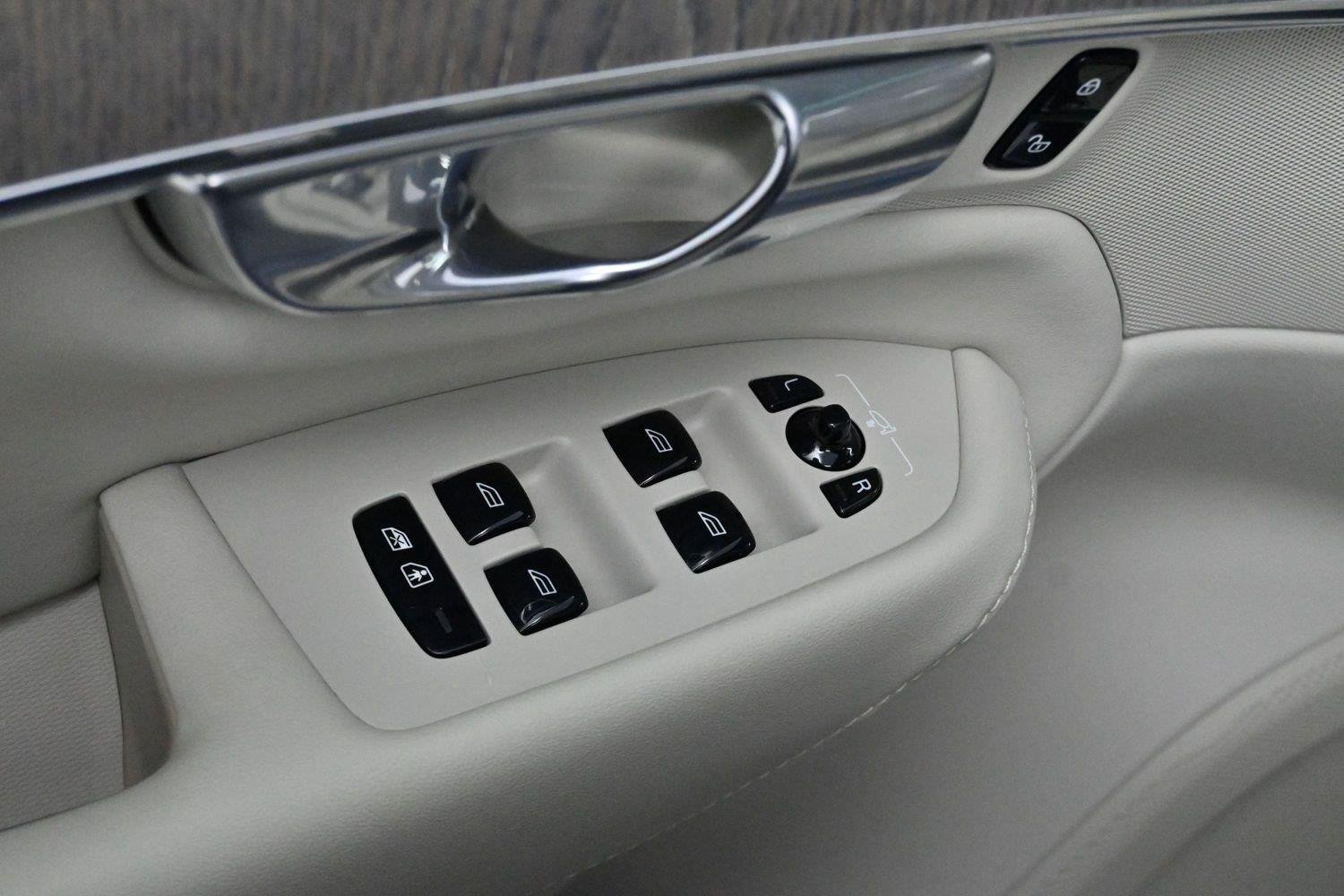 Used 2023 Denim Blue Metallic Volvo Plus image 11
