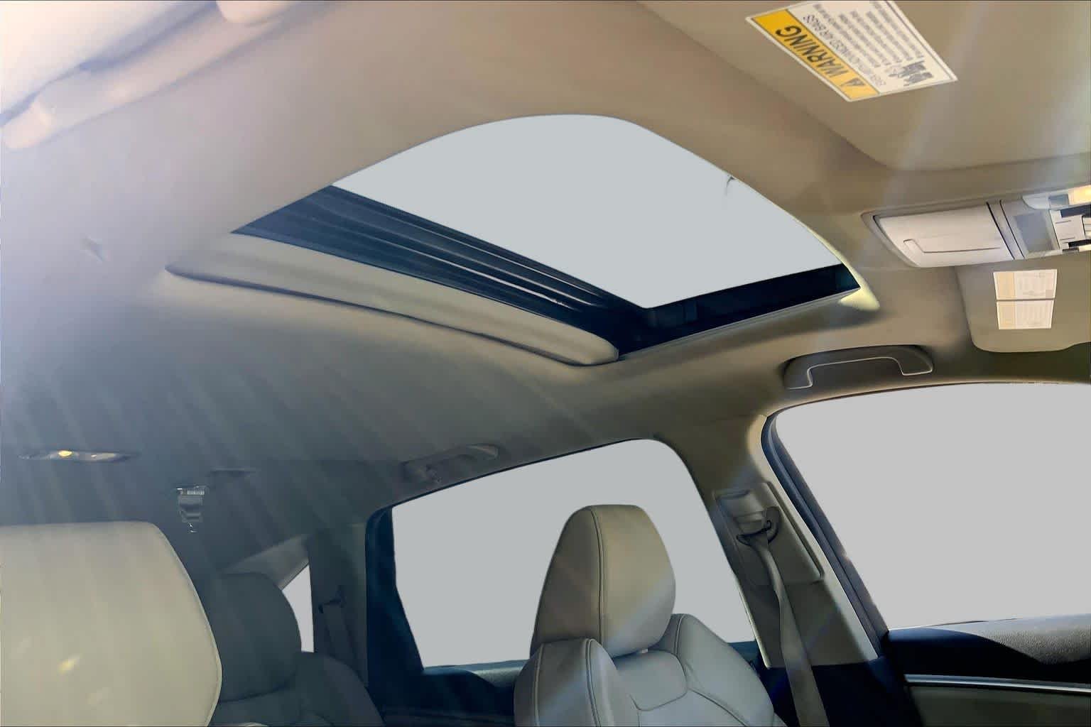 Used 2019 White Diamond Pearl Acura  image 13