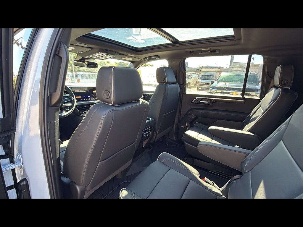 2026 Chevrolet Suburban Premier - Photo 24