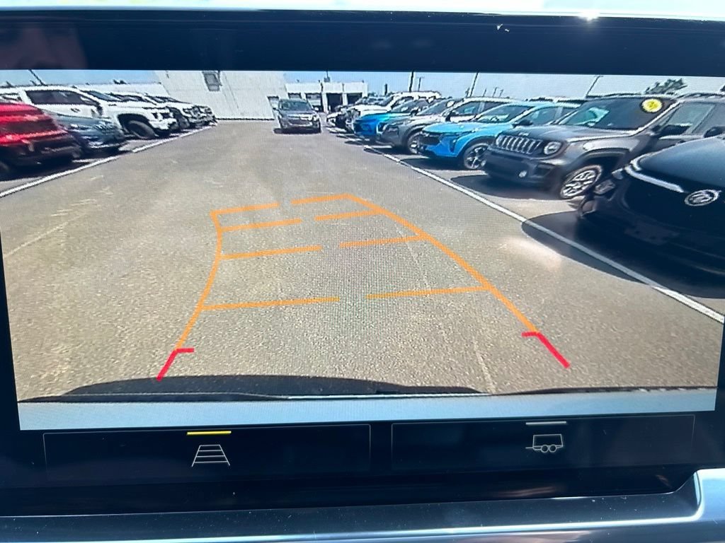 New 2026 Summit White Chevrolet LT (2FL) image 18