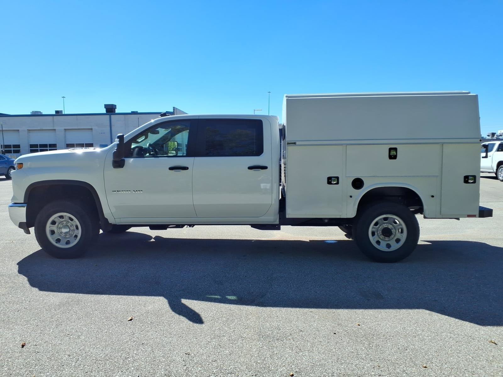 New 2026 Summit White Chevrolet WT image 3