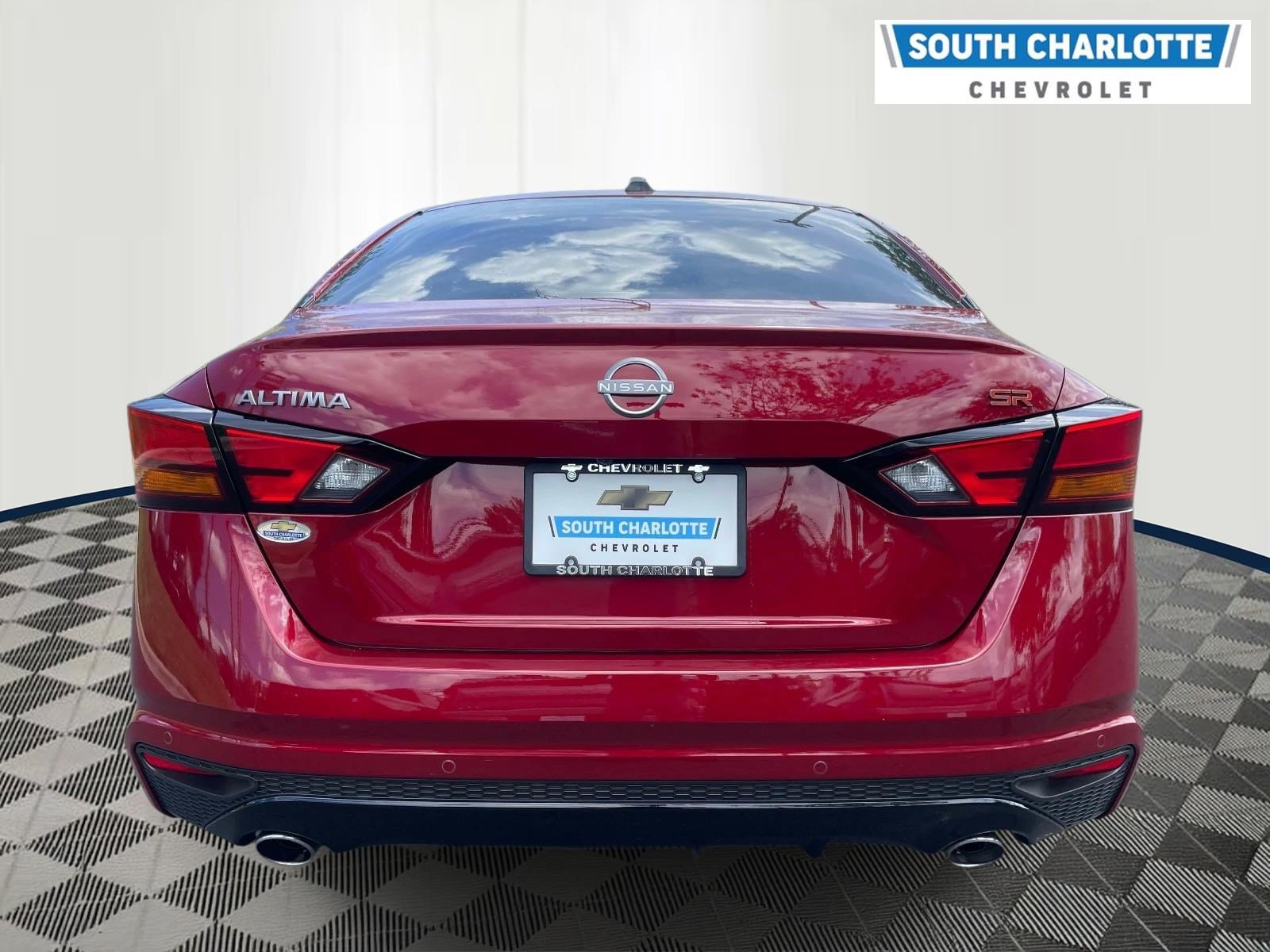 Used 2026 Red Nissan SR FWD image 5