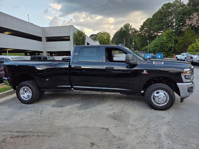 New 2026 Diamond Black Crystal Pearl-Coat Exterior Paint RAM Tradesman image 10