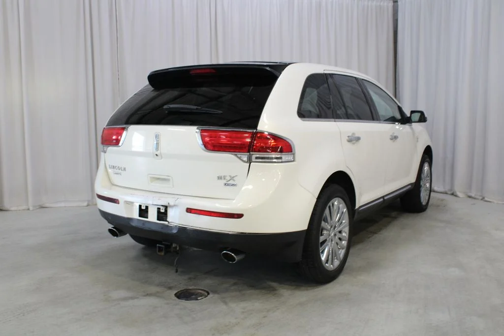 Used 2012 Beige Lincoln Base image 27