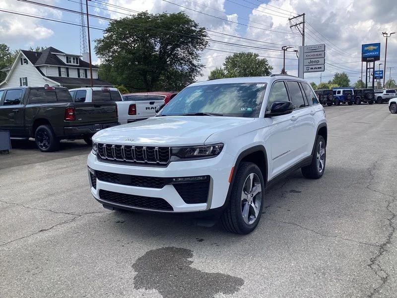 New 2026 Bright White Clear-Coat Exterior Paint Jeep Limited image 3