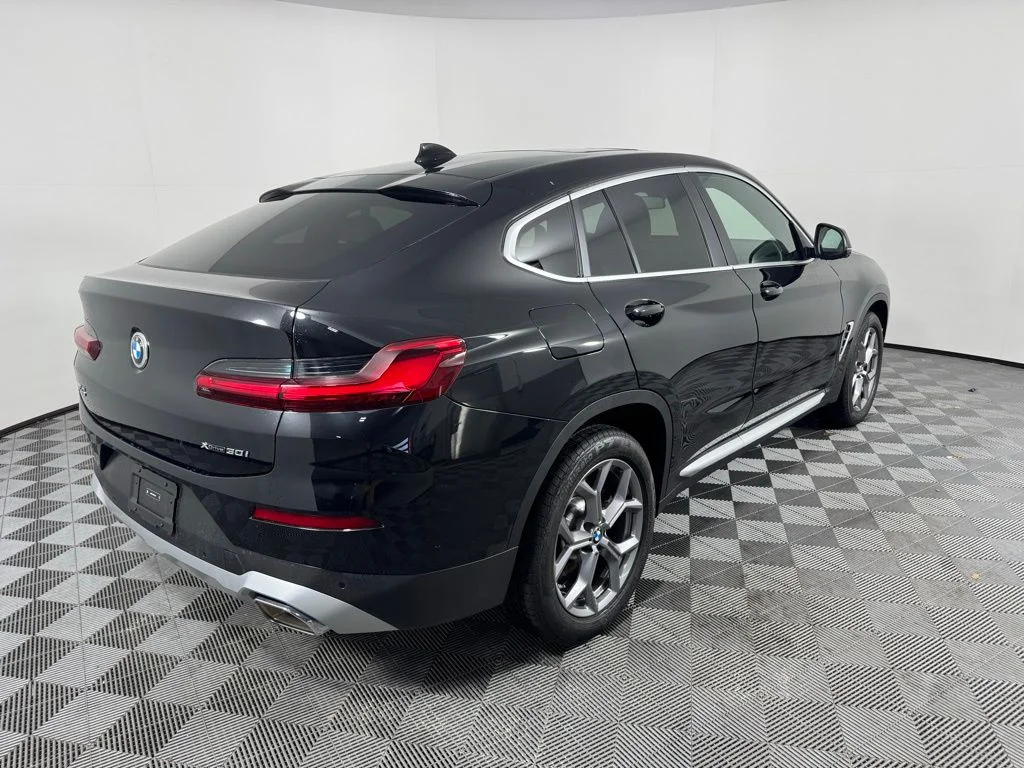 Certified Used 2025 Black Sapphire Metallic BMW xDrive30i image 5