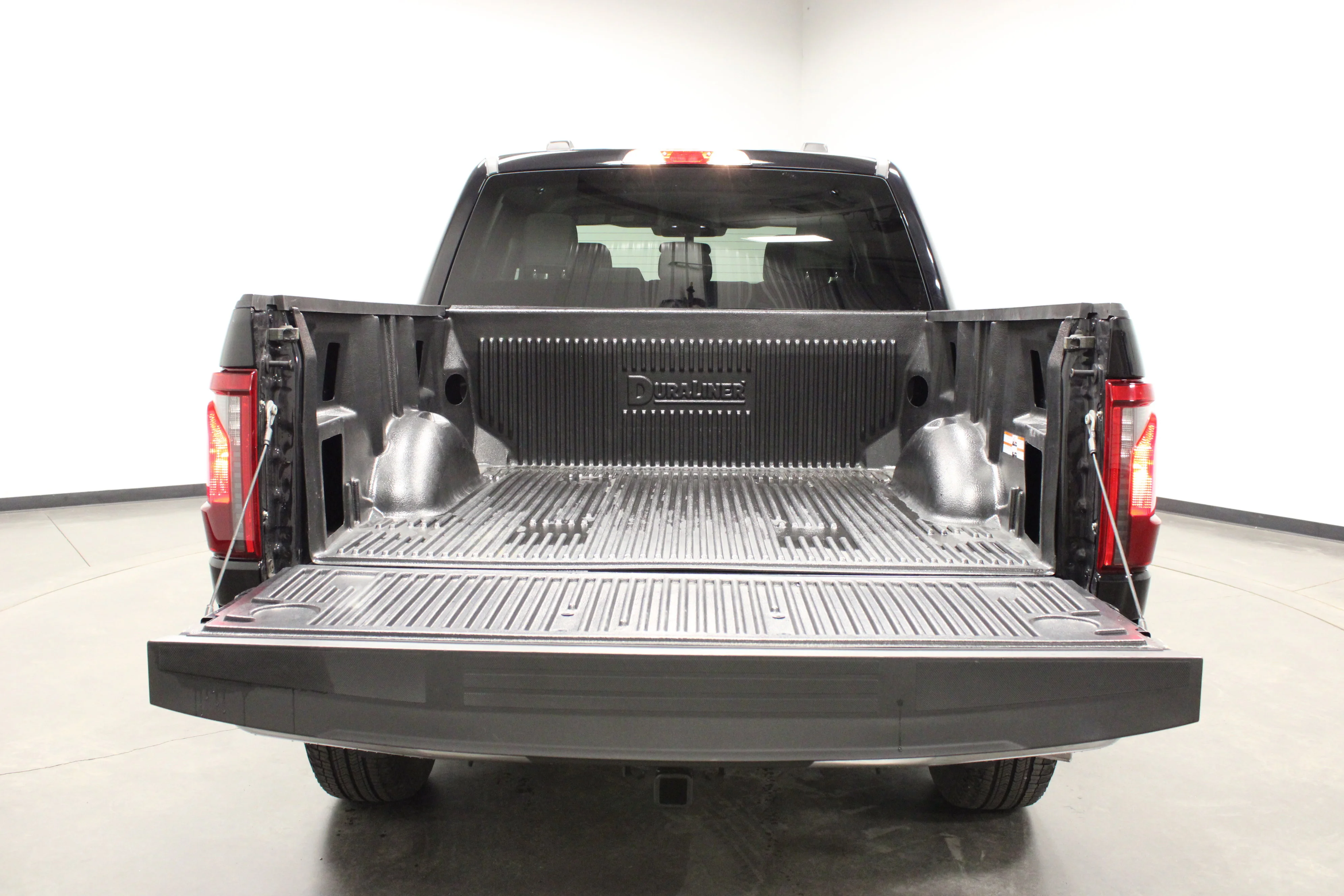 Used 2025 Agate Black Metallic Ford XLT image 14