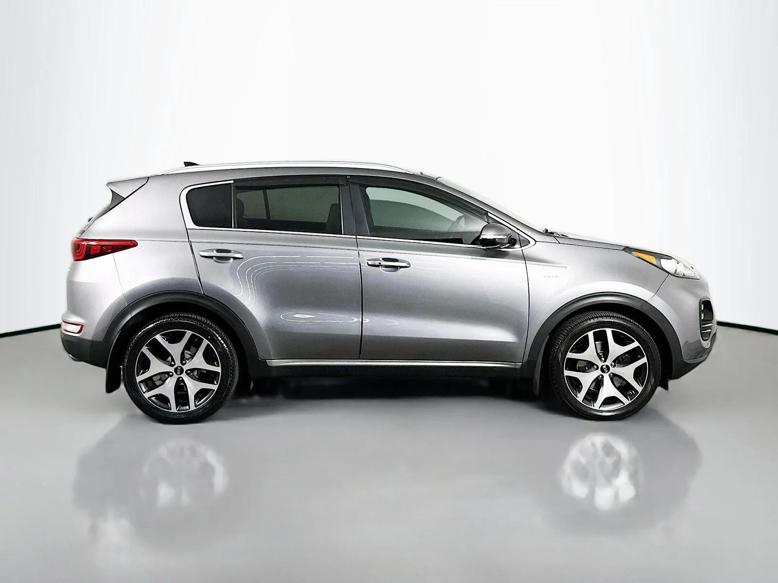 Used 2017 Mineral Silver Kia SX image 8