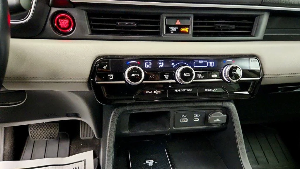 Used 2024 Platinum White Pearl Honda Touring AWD image 18