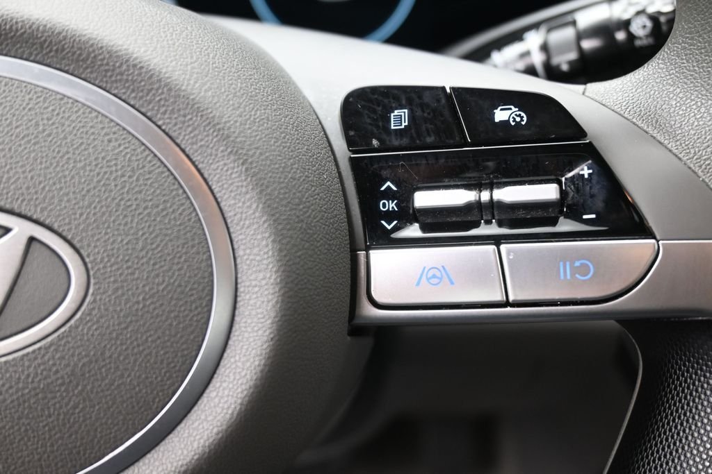 Used 2024 Silver Hyundai SEL image 28