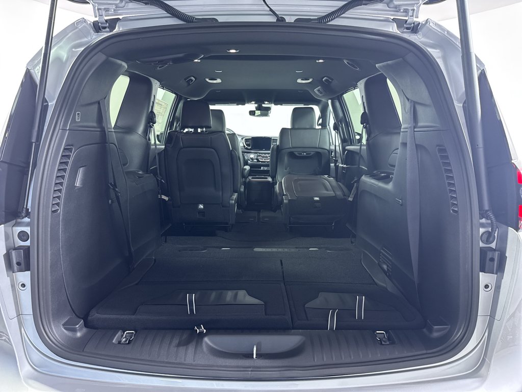 2026 Chrysler Pacifica Select - Photo 10