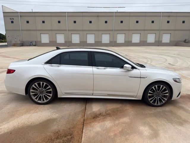 Used 2018 White Lincoln Select image 5