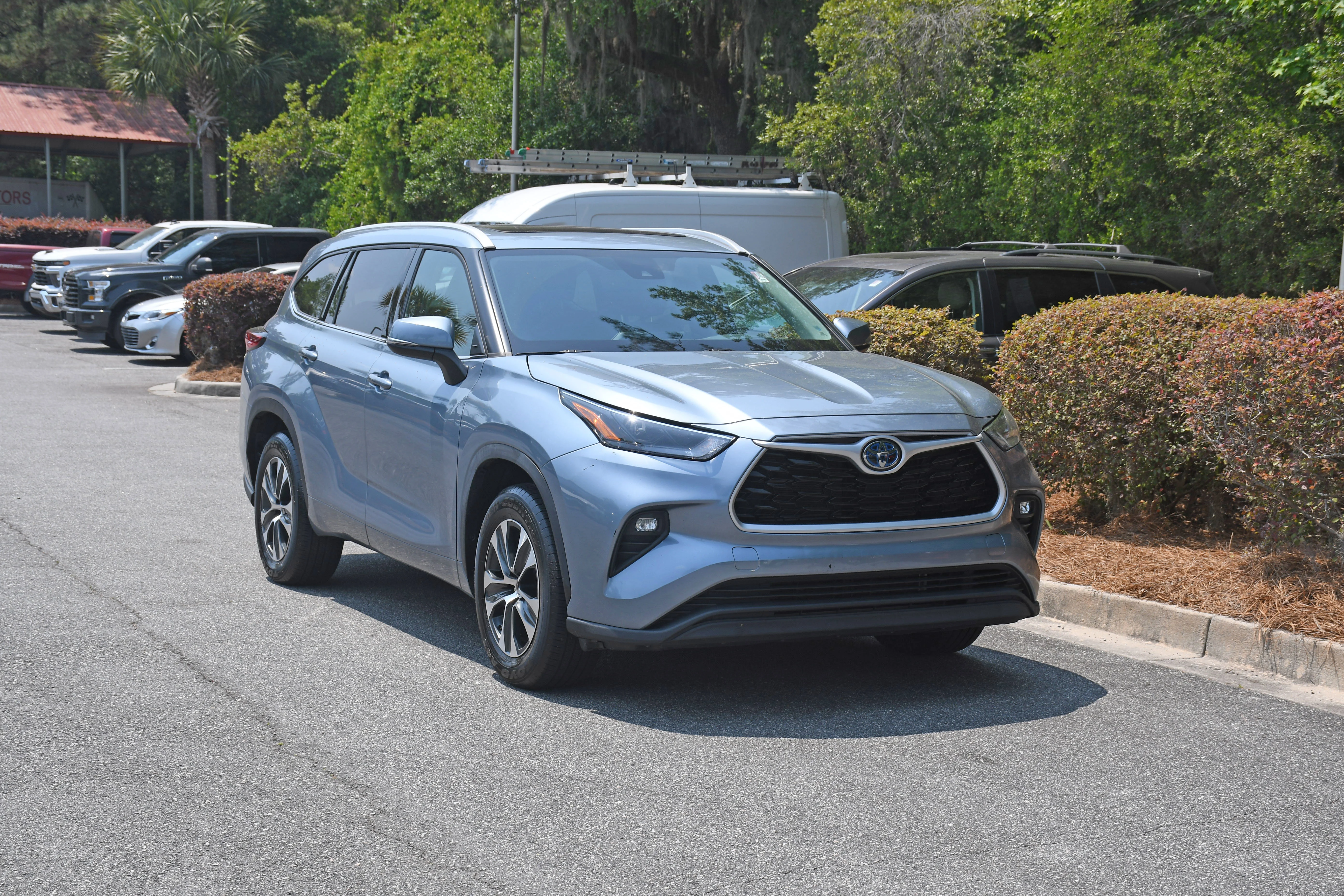 Used 2022  Toyota XLE image 5