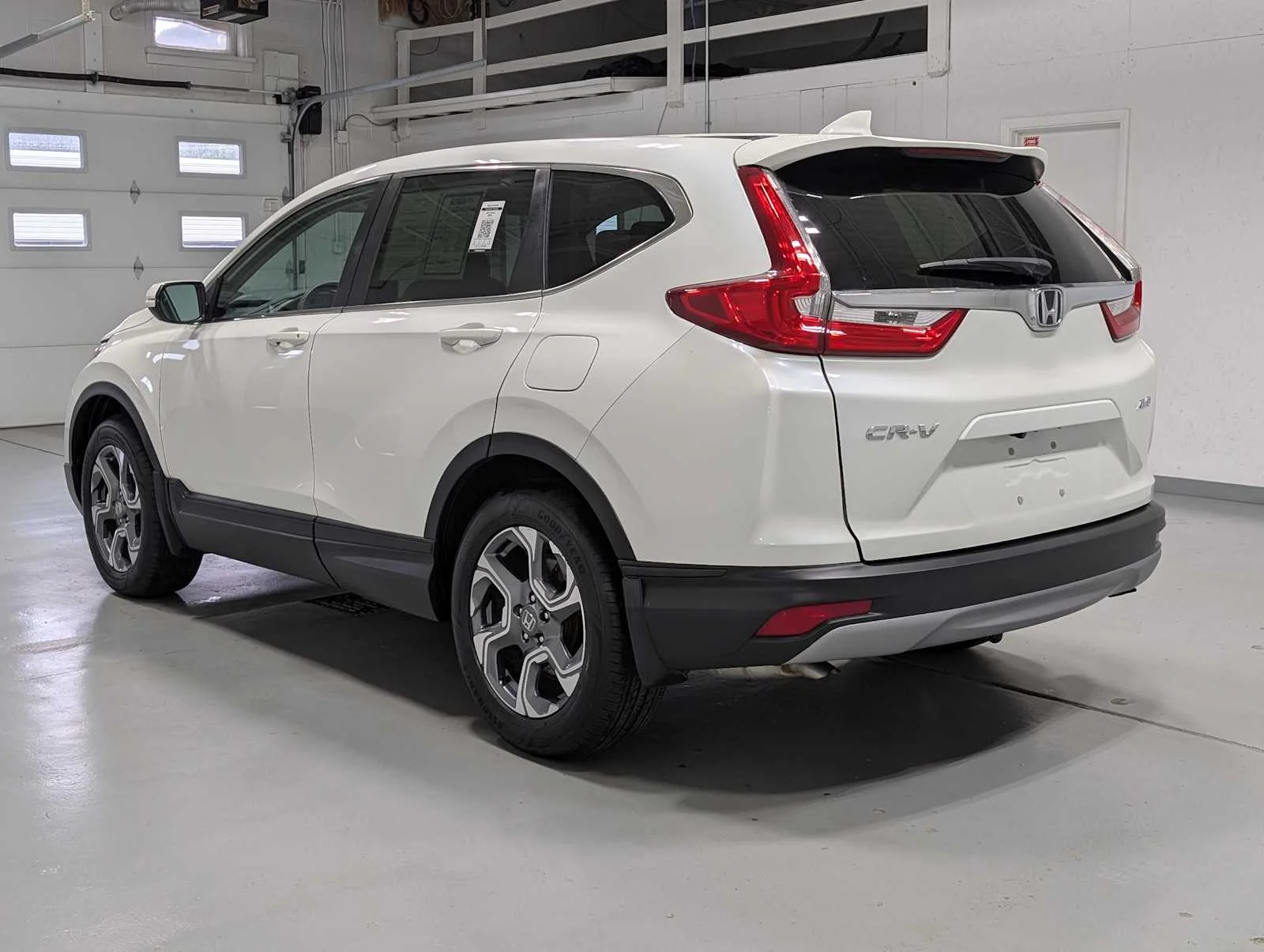 Used 2017 White Diamond Pearl Honda EX image 10