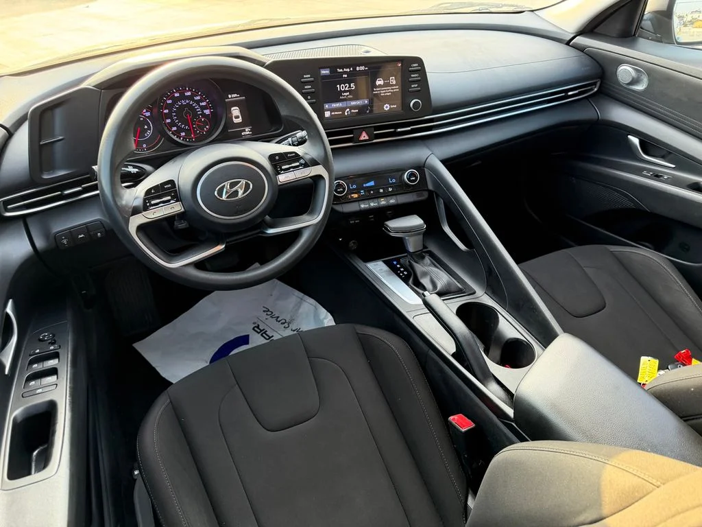 Used 2023 Silver Hyundai SEL image 11