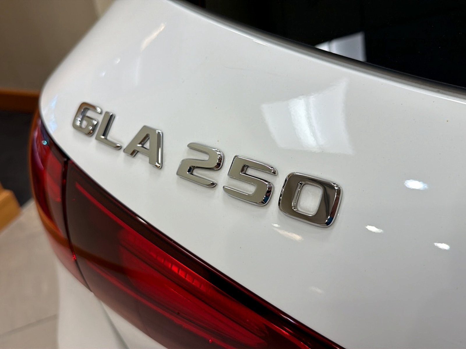 Certified Used 2025 Polar White Mercedes-Benz 4MATIC® image 27