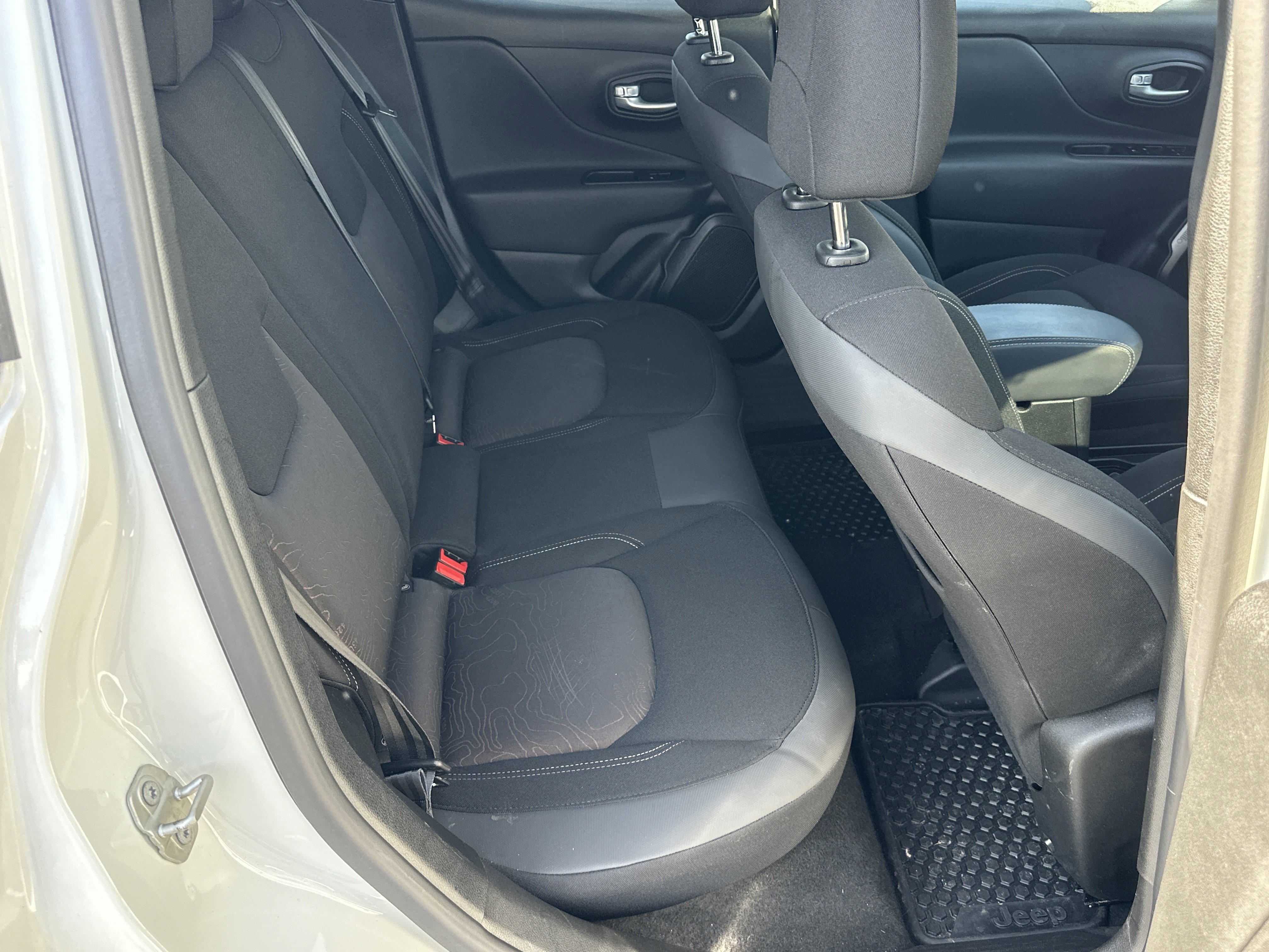 Used 2023 Alpine White Clearcoat Jeep Upland image 16