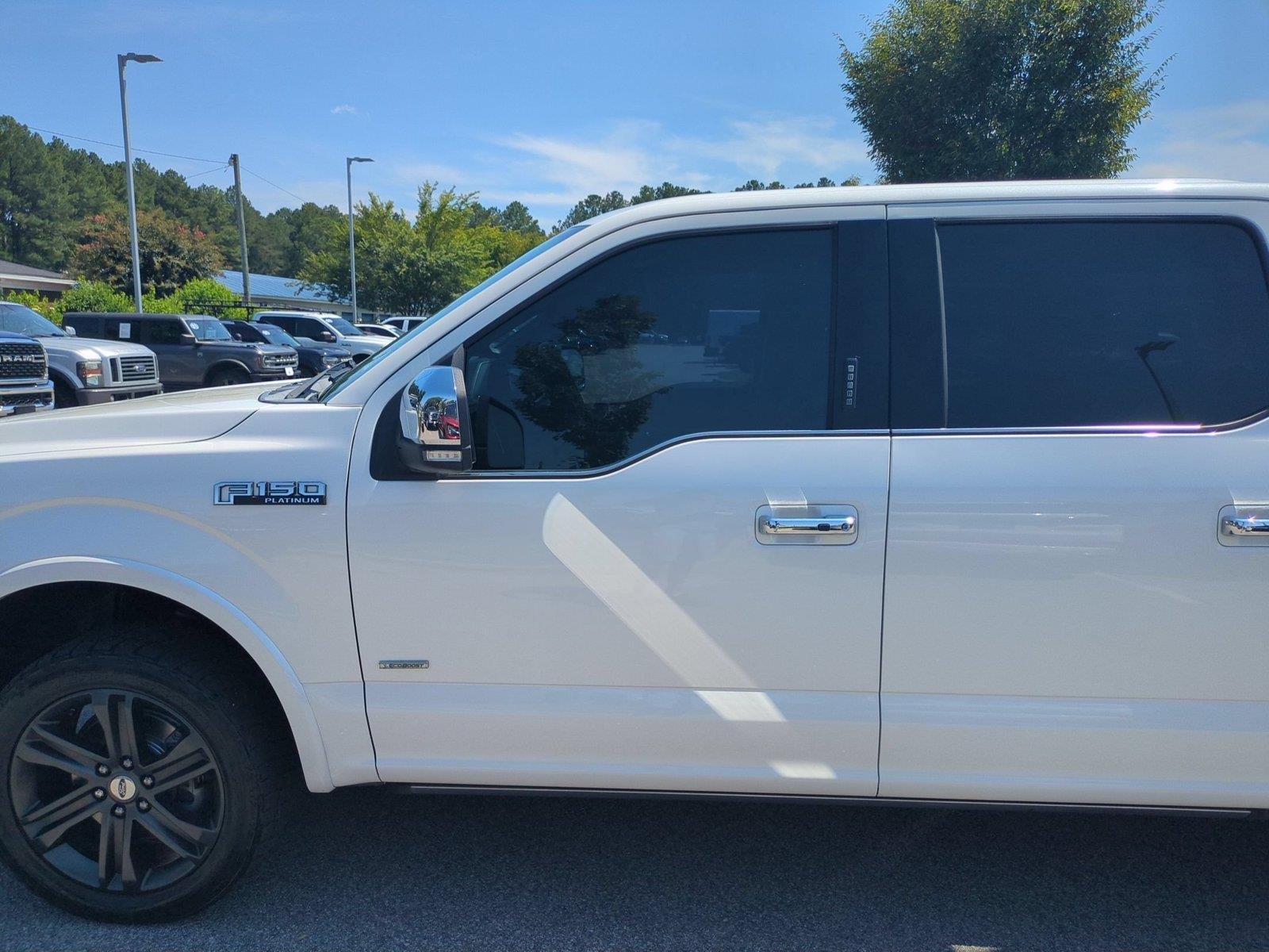 Used 2016 White Platinum Metallic Tri-Coat Ford Platinum image 15