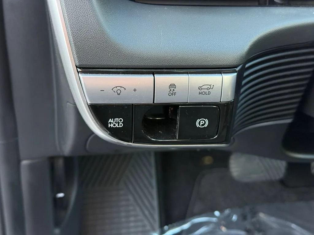 Used 2024 White Hyundai SEL image 24