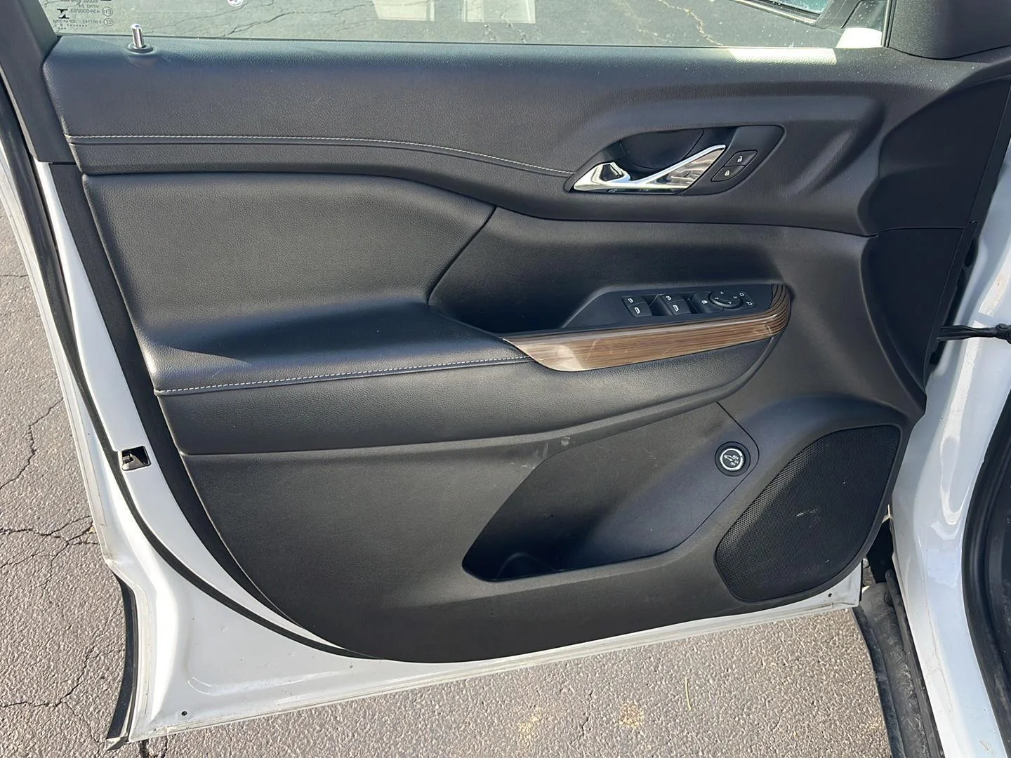 Used 2019 SUMMIT WHITE GMC SLE image 17