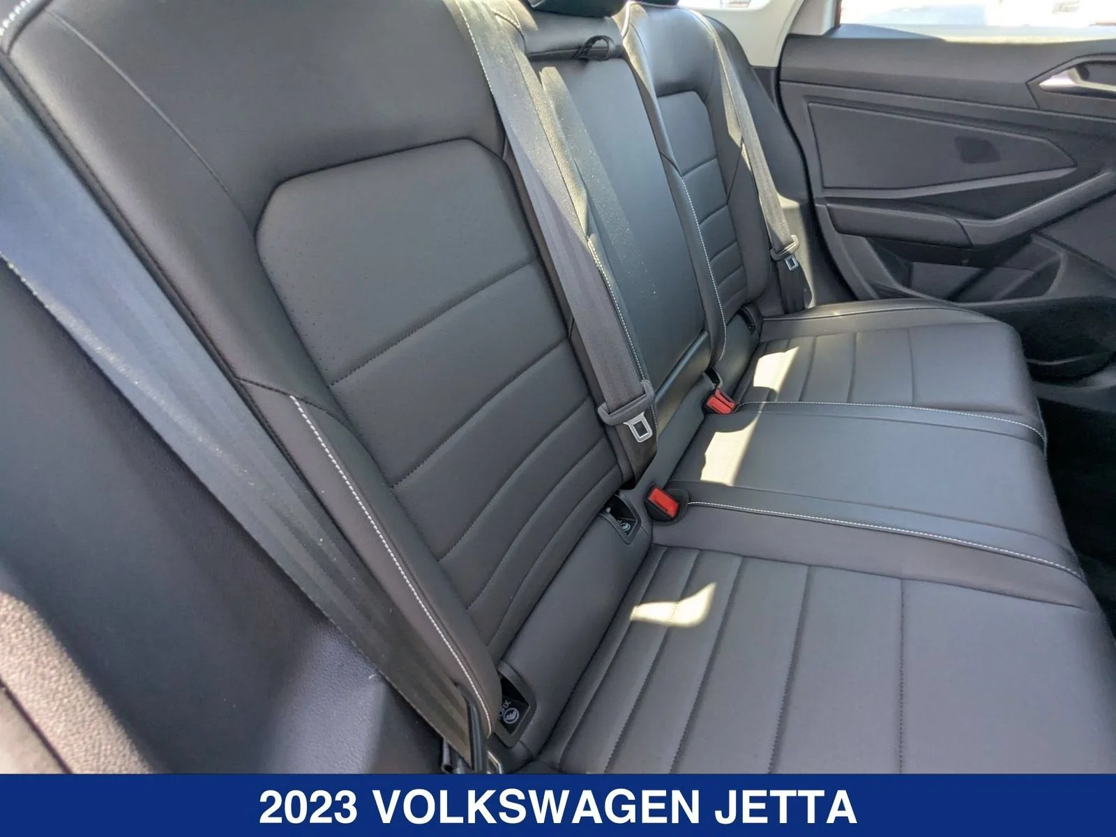 Used 2023 Silver Volkswagen 1.5T SE image 21