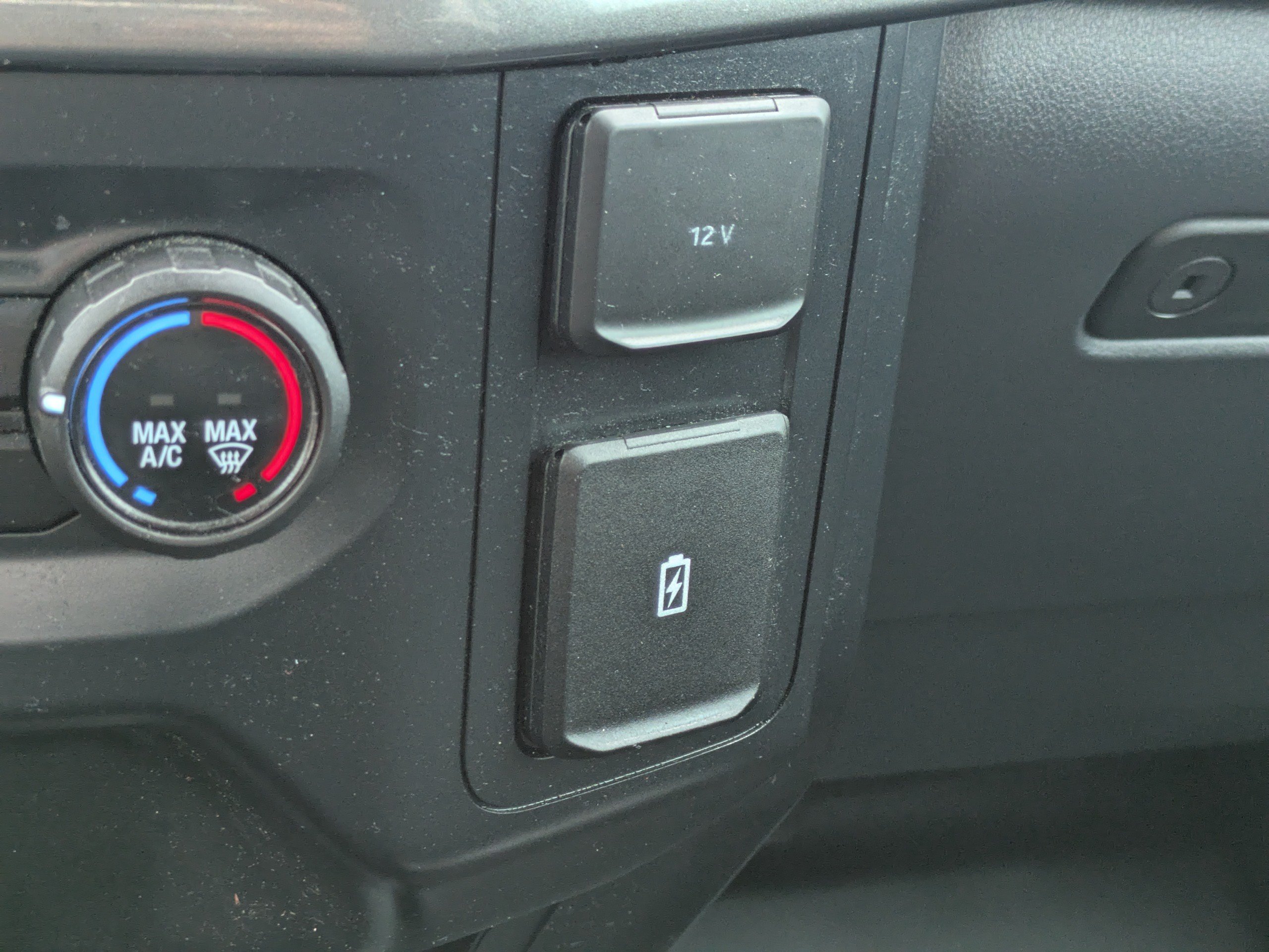 Used 2023  Ford XL image 28