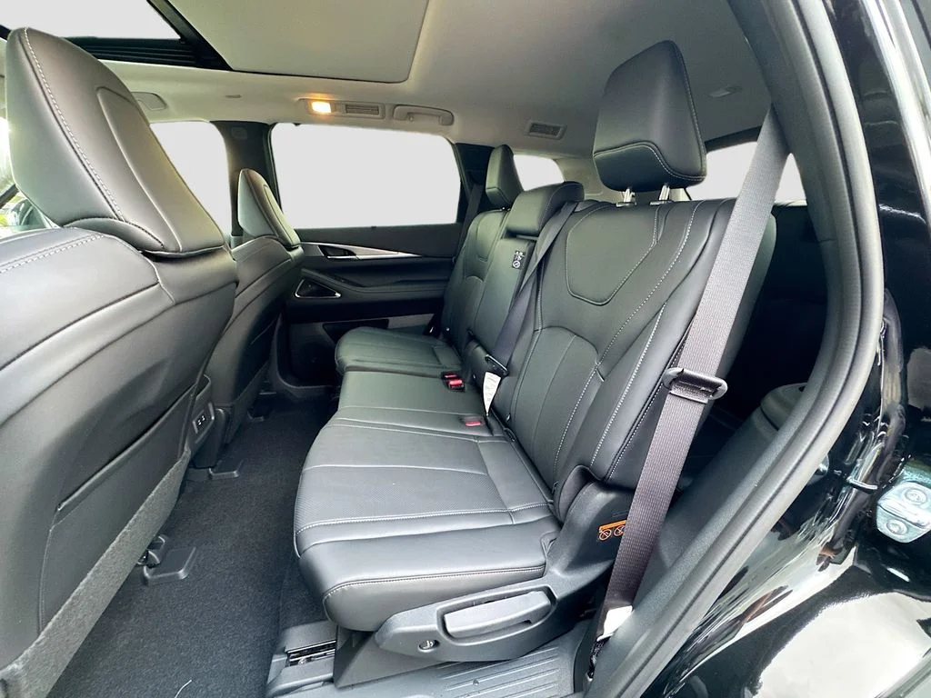 Certified Used 2026 Black INFINITI LUXE image 27