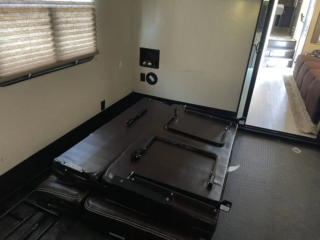Used 2016  Grand Design Toy Hauler image 30