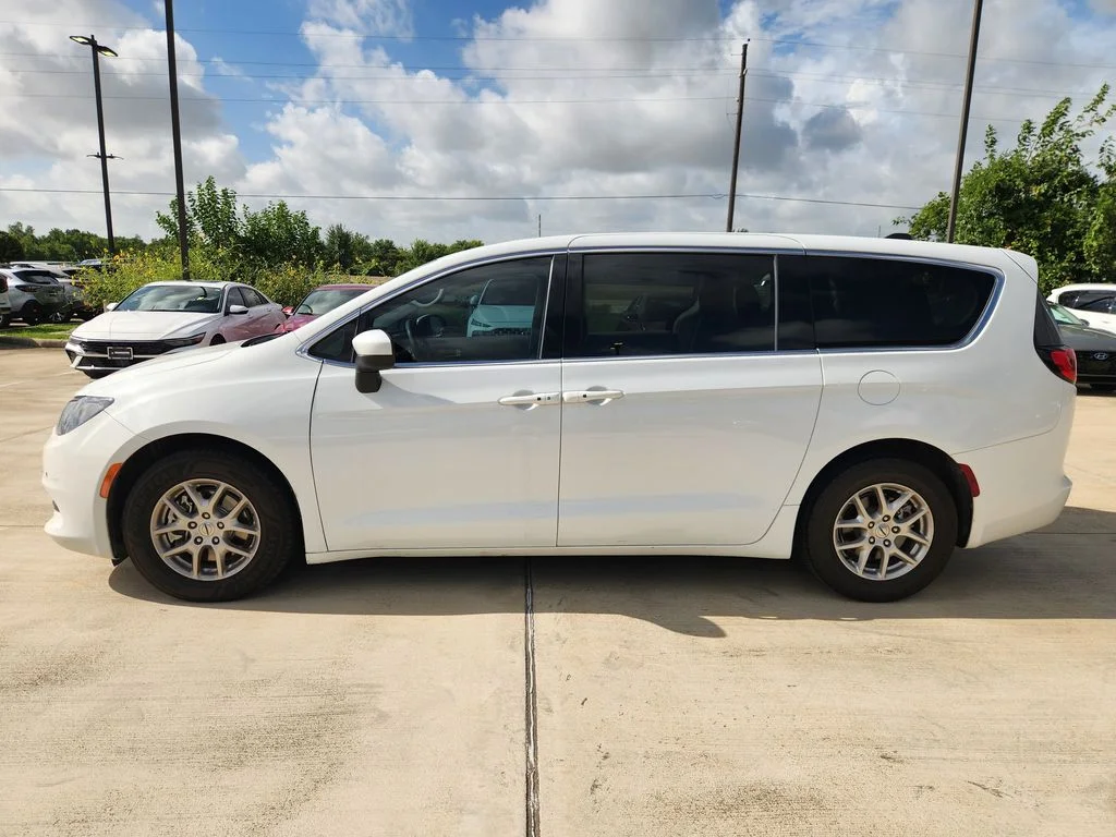 Used 2023 Bright White Clearcoat Chrysler LX image 6