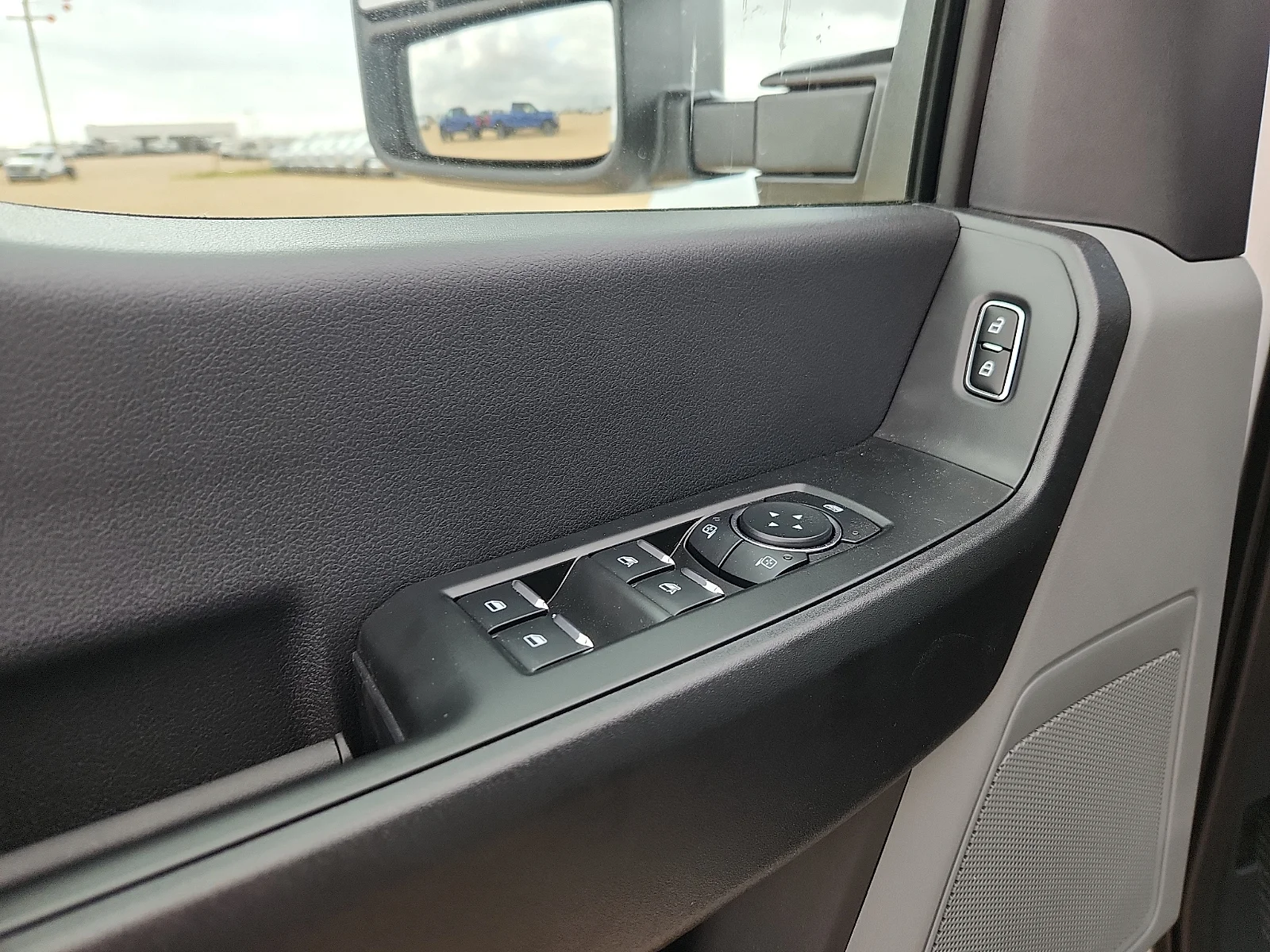 New 2026 Oxford White Ford F-250® XL image 15