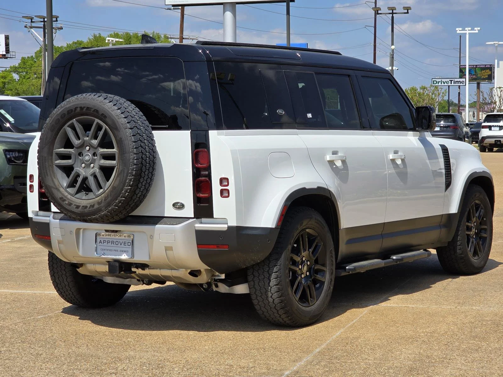 Certified Used 2023 Fuji White Land Rover SE image 4