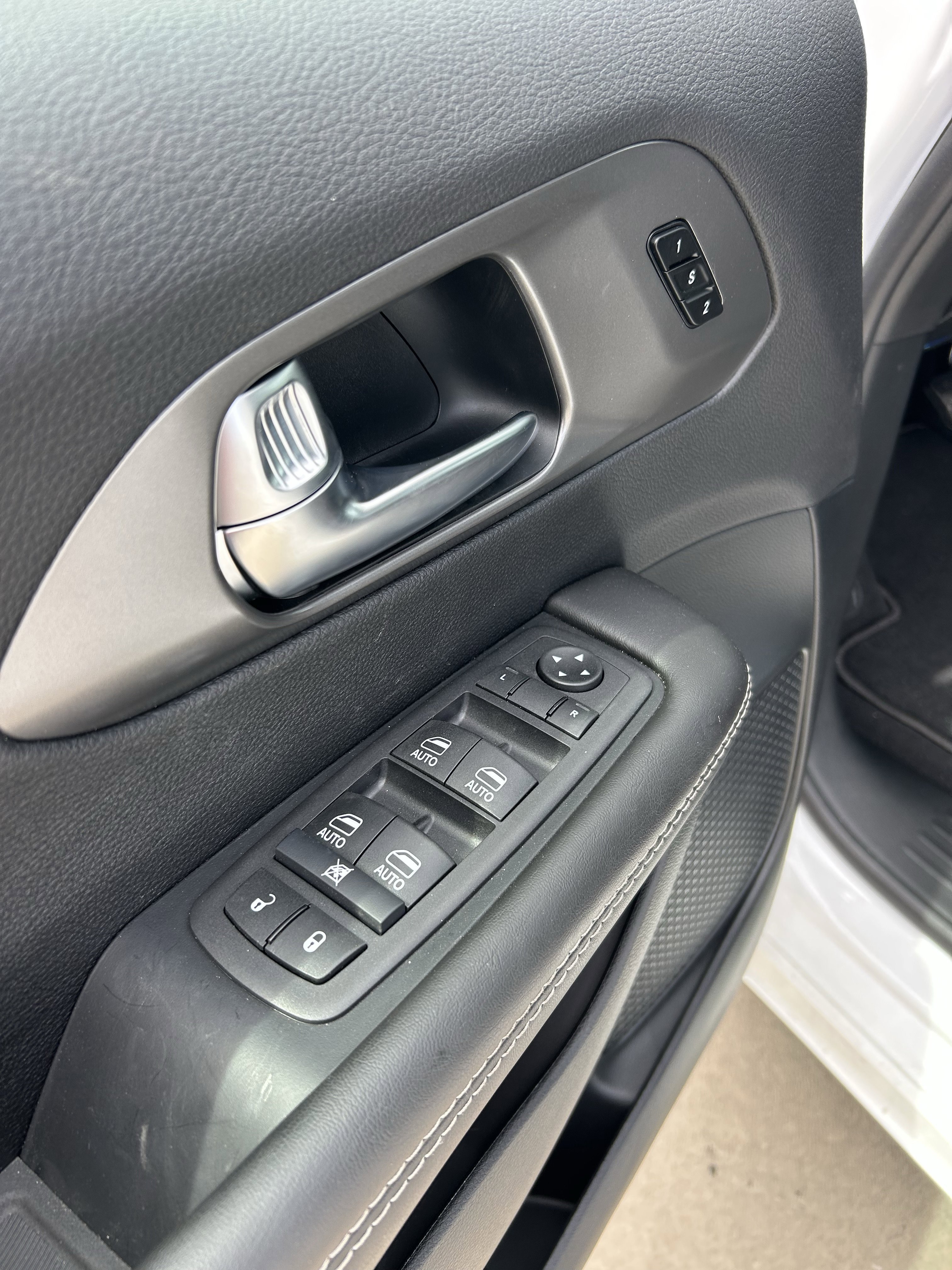 New 2026 Bright White Clearcoat Chrysler Select image 14