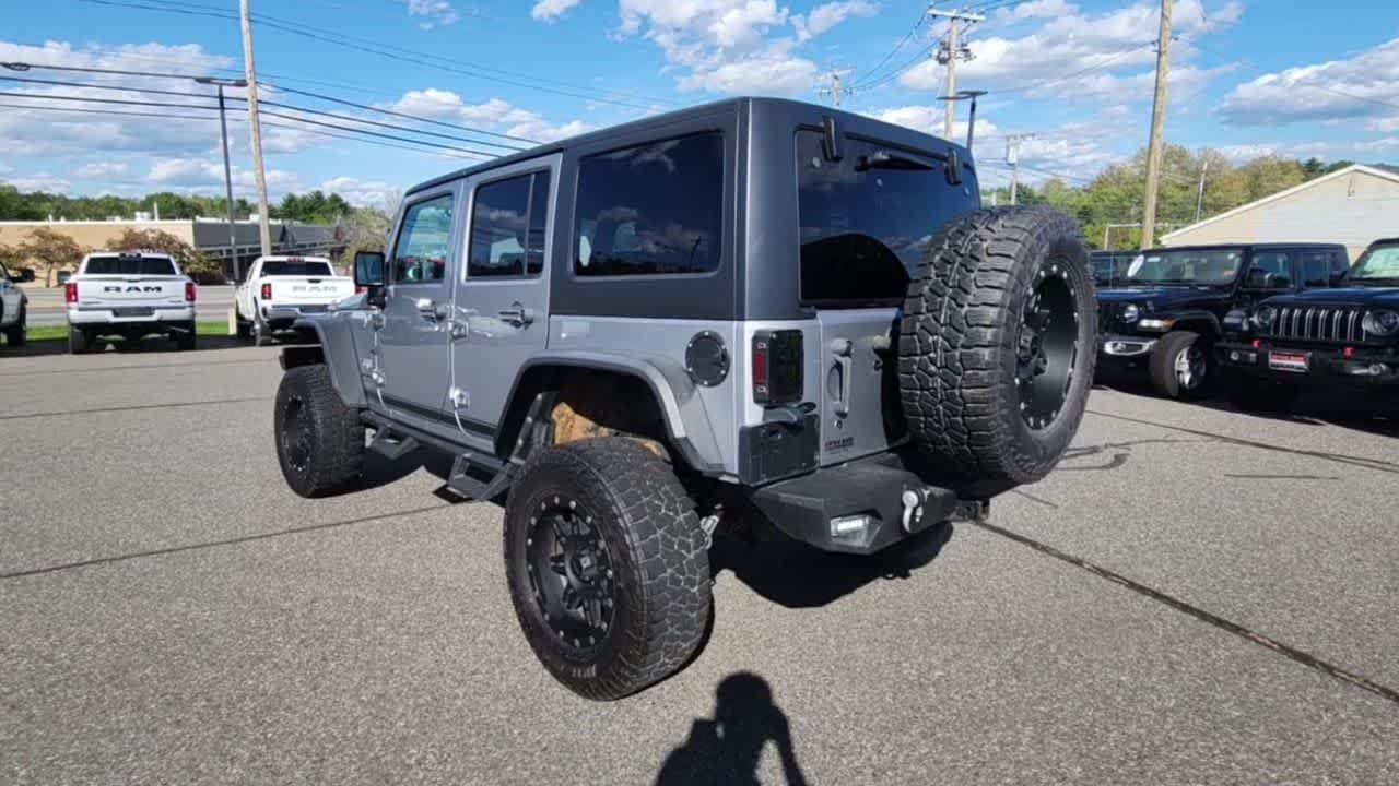 Used 2016 Silver Jeep Sahara image 7