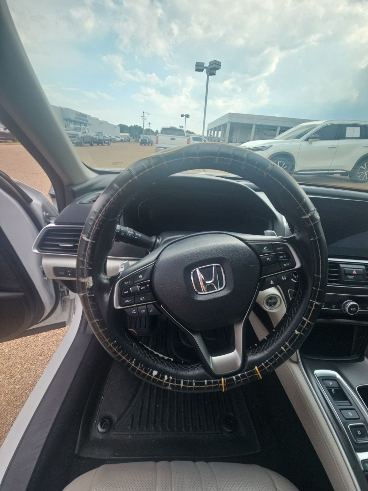 Used 2022 White Honda Touring 2.0T image 7