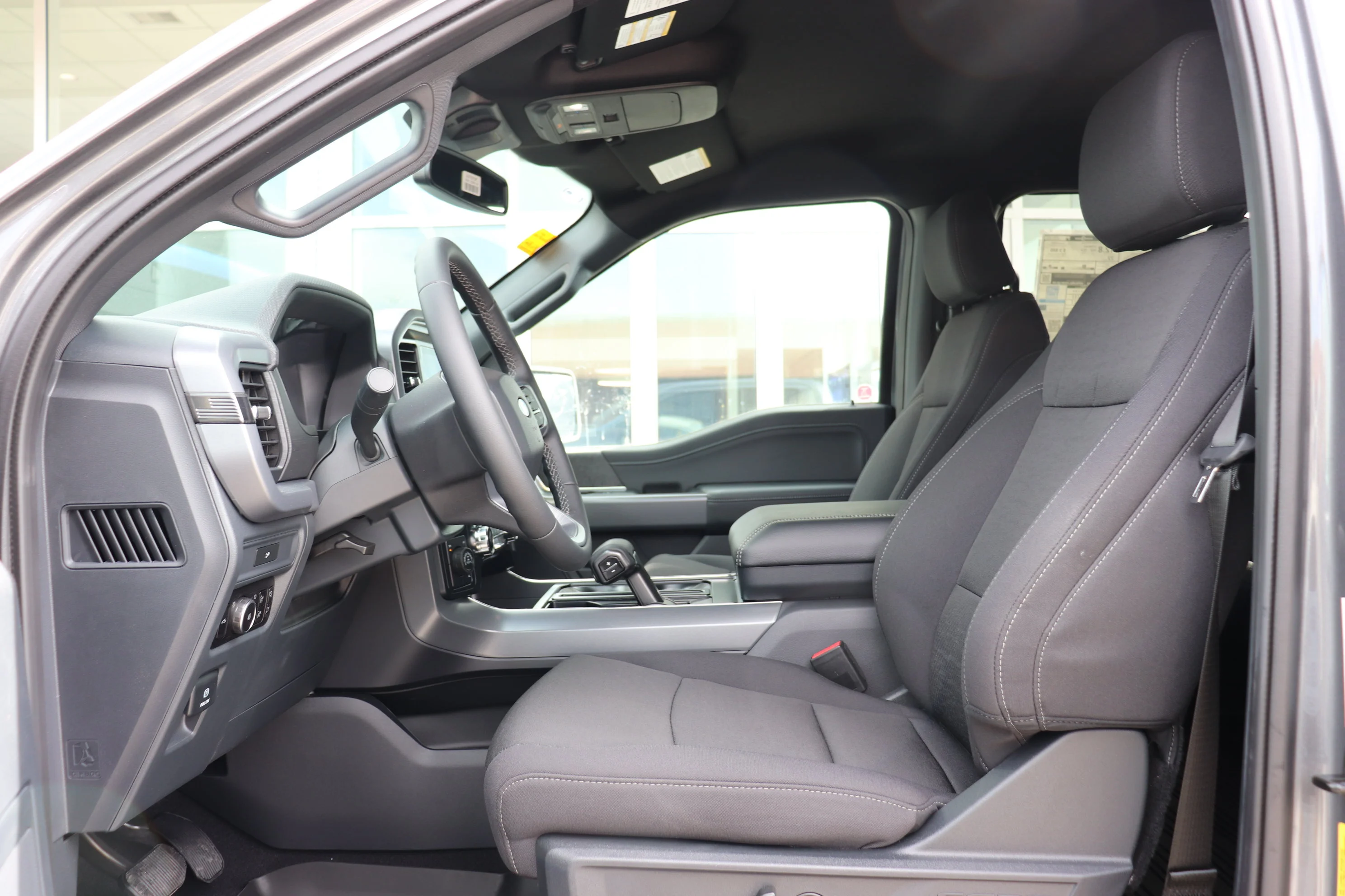 New 2026 CARBONIZED GREY METALLIC Ford XLT image 9