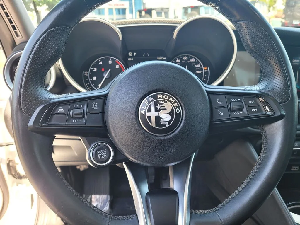 Used 2021 White Alfa Romeo  image 25