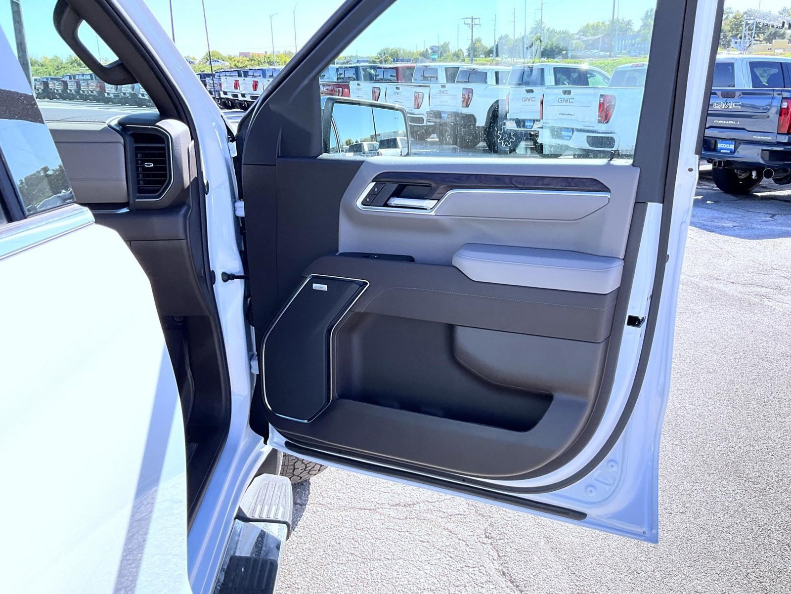2026 GMC Sierra 1500 SLT - Photo 16