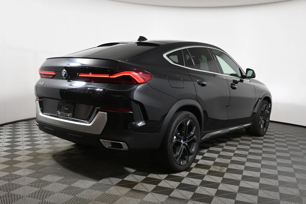 Used 2022 Black BMW xDrive40i image 11