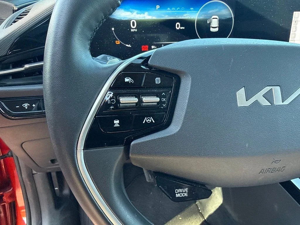 Used 2023 Fire Orange Kia Wind image 11