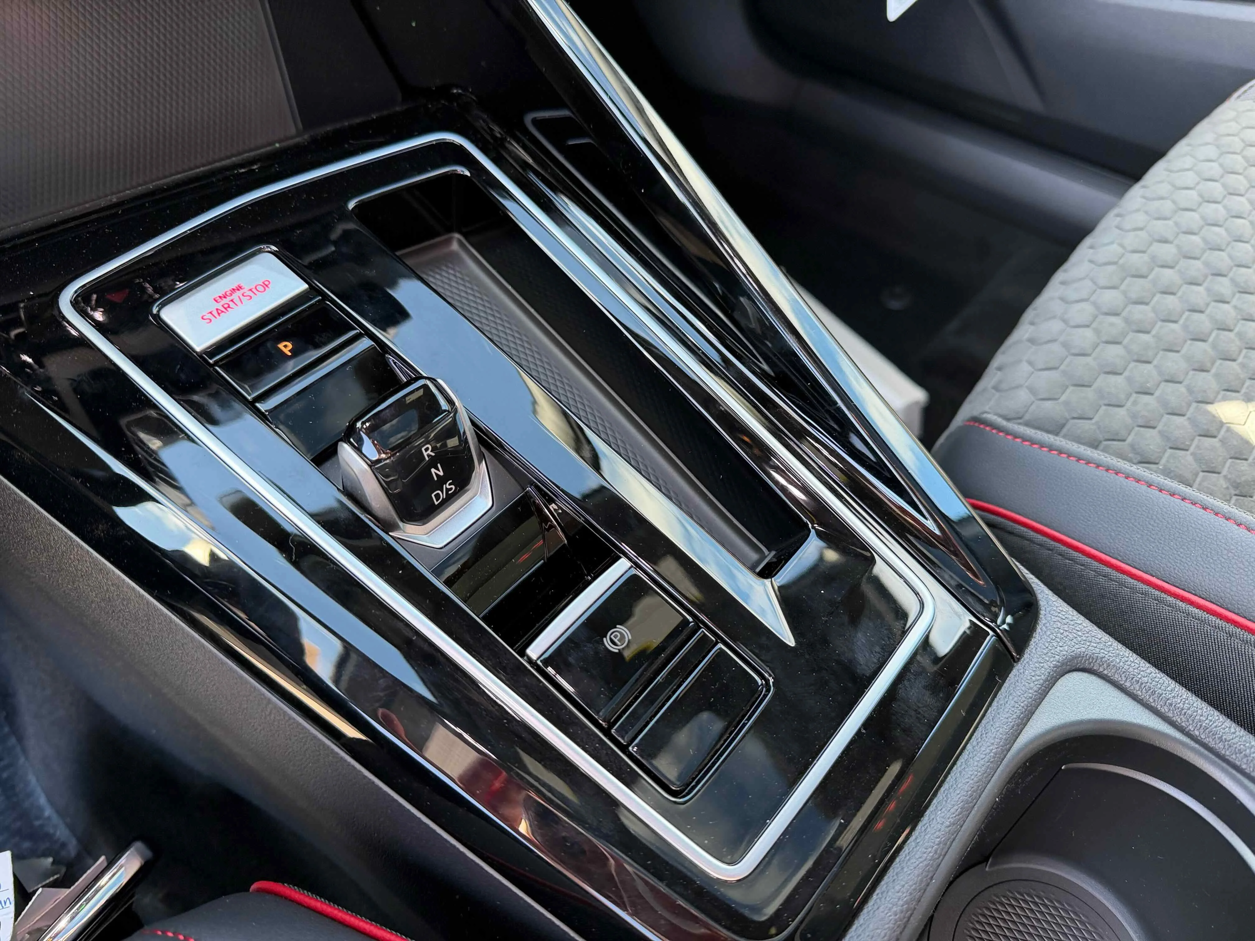 New 2026 Moonstone Volkswagen SE image 28