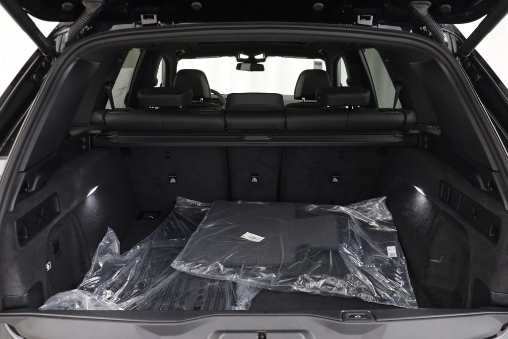 New 2026 Black Sapphire Metallic BMW xDrive40i image 18