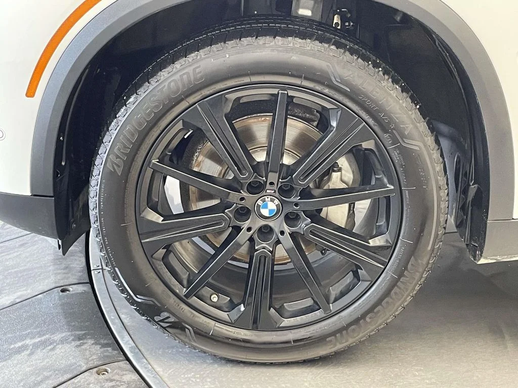Used 2020 White BMW xDrive40i image 13