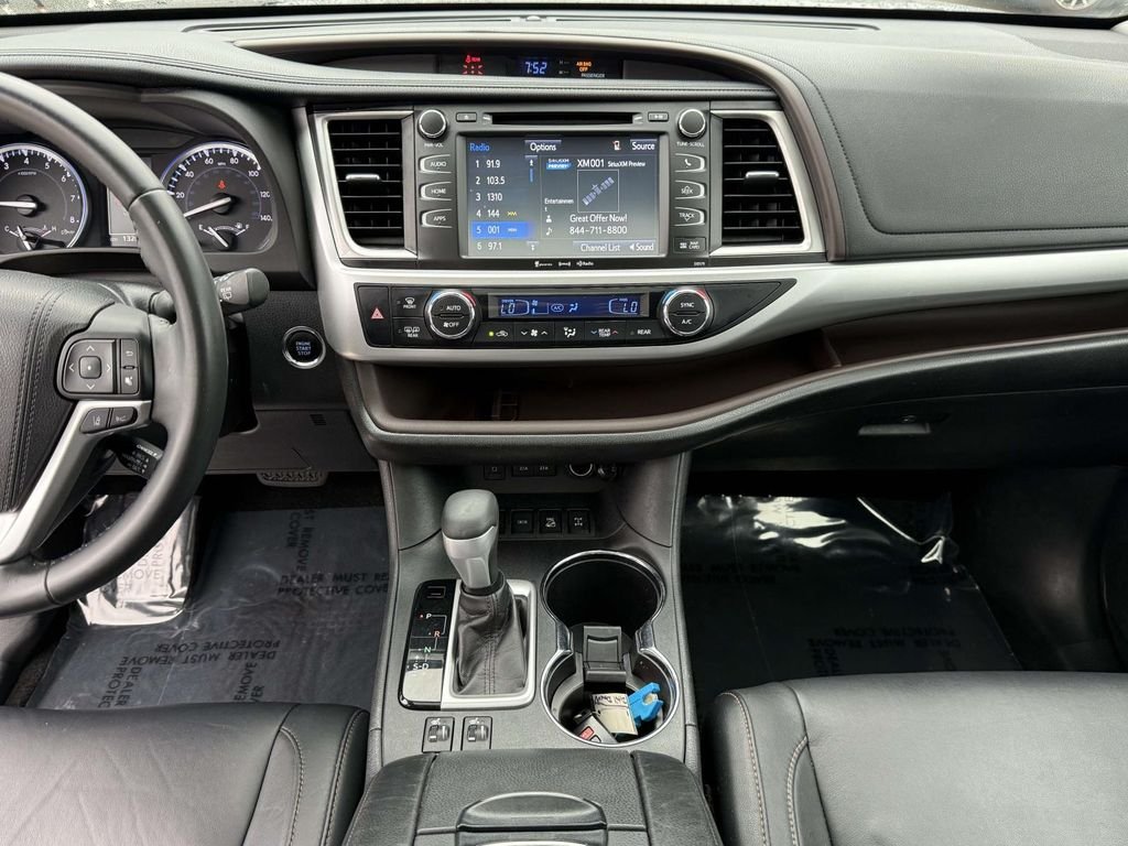 Used 2017 Black Toyota XLE image 19