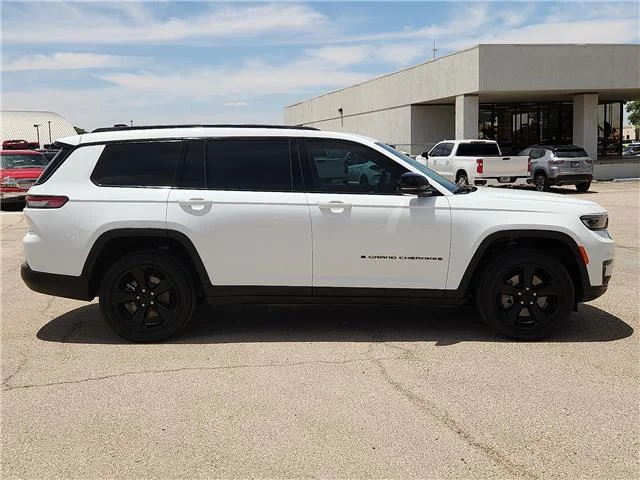Used 2023 White Jeep Altitude 4x4 image 5
