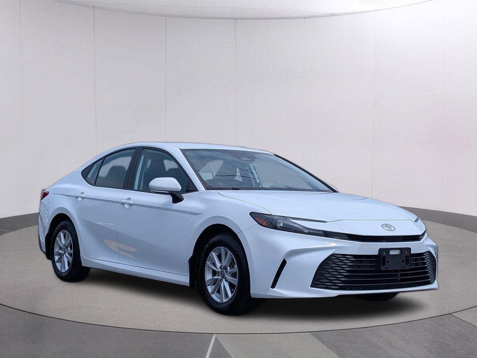 Used 2025 Ice Cap Toyota LE image 7