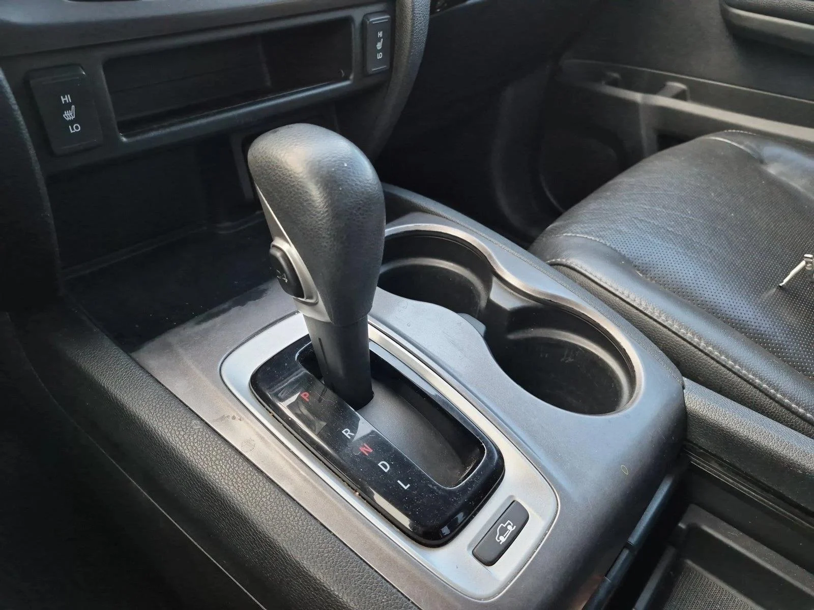 Used 2017 Lunar Silver Metallic Honda RTL image 10