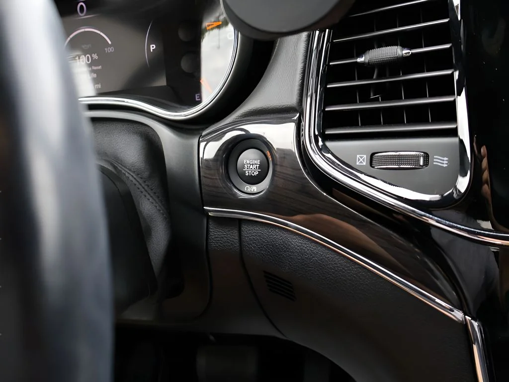Used 2020 Blue Jeep Overland image 27