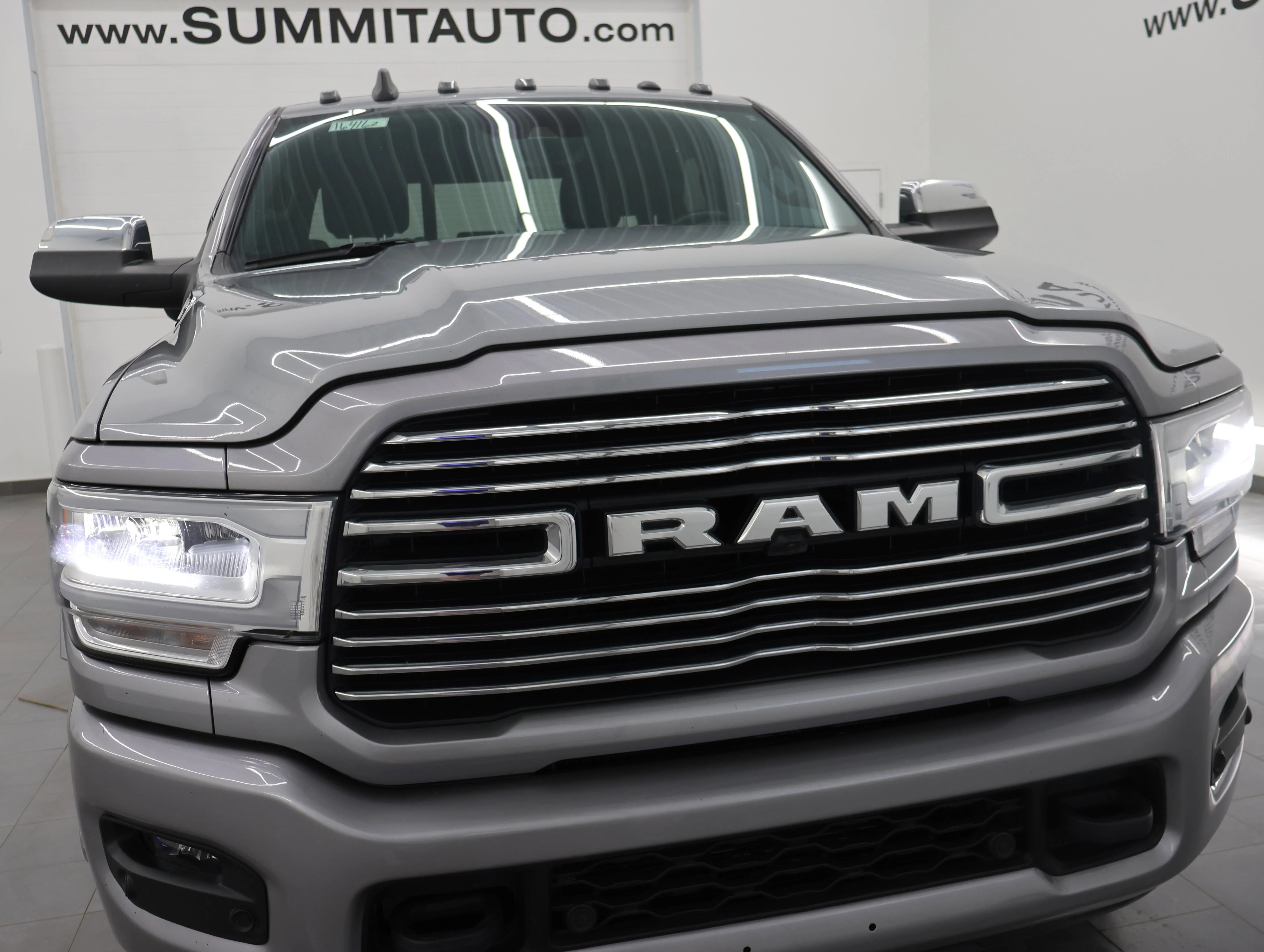 Used 2020 Billet Silver Metallic Clearcoat Ram Laramie image 26