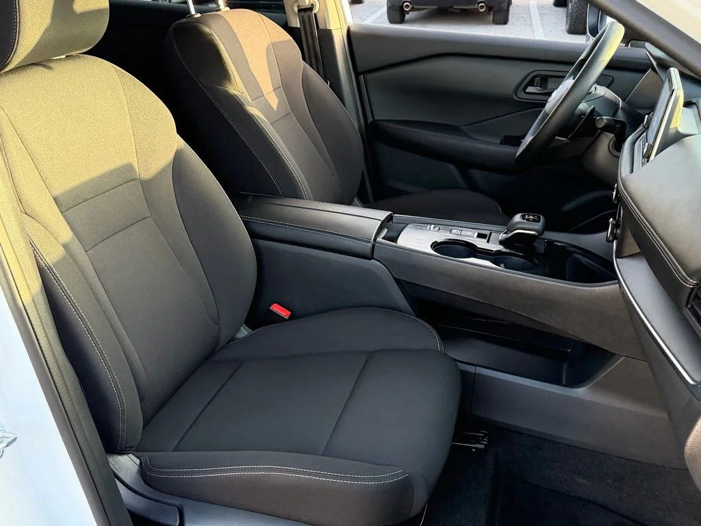 Certified Used 2025 White Nissan S image 17