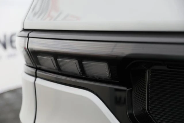 New 2026 Silver-Zynith Exterior Paint Jeep  image 33